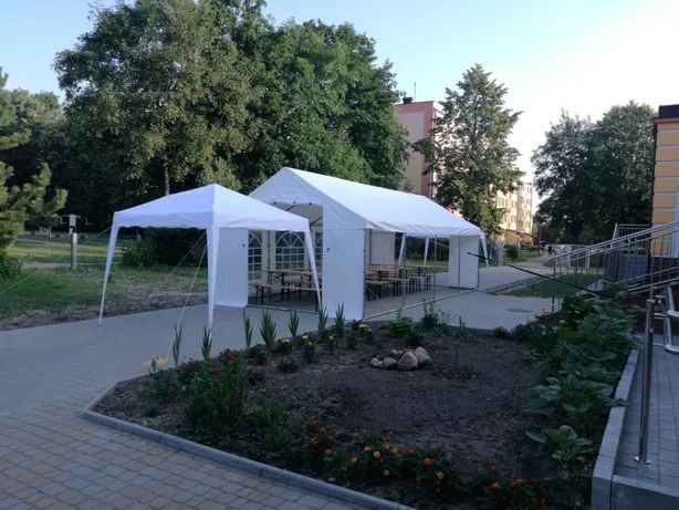 Wynajem, wypożyczanie: namiotów, krzeseł, stołów, pokrowców, obrusów