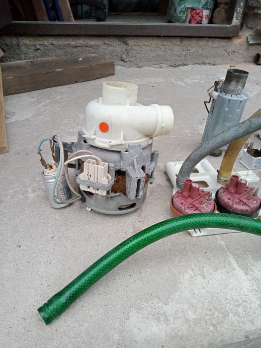 Посудомийна машина ELECTROLUX