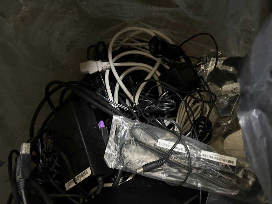 Cabos vários, mais de 60