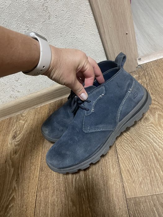 Продам фірмові натуральний замш ботинки із логотипом бренду Skechers. 40 розмір.
