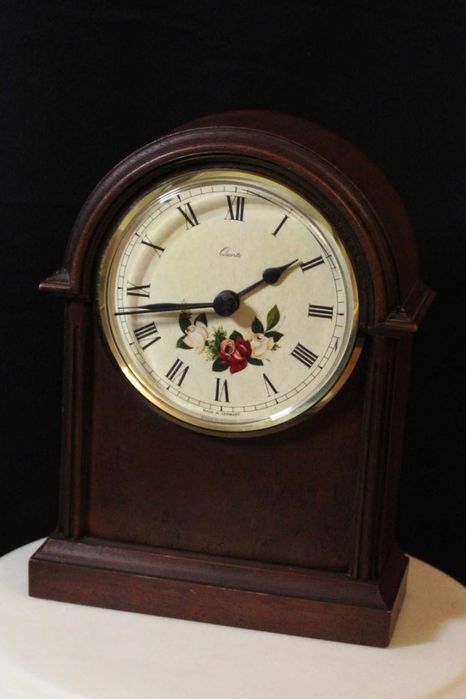 Relógio de lareira Quartz feito na Alemanha (Germany), anos 80