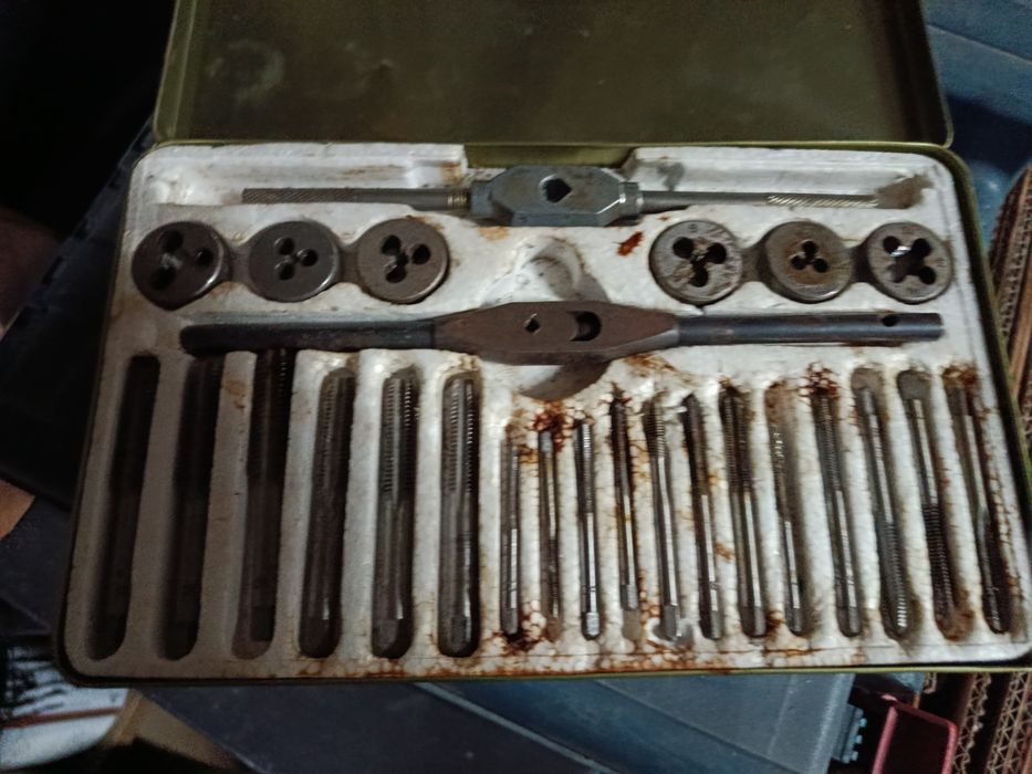 Caixa de machos e frezes