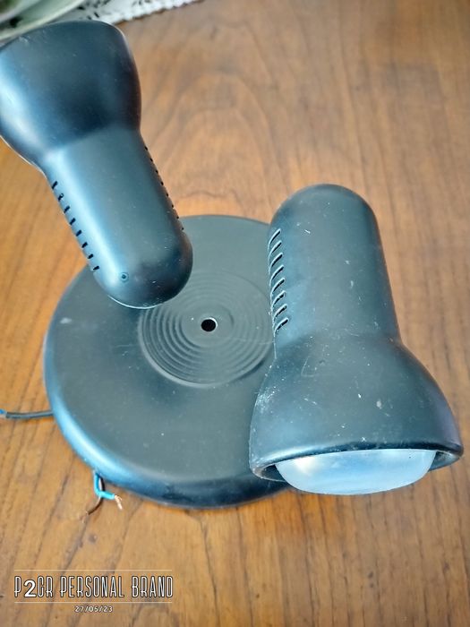 Candeeiro de teto com dois focos. Lâmpadas incluídas.