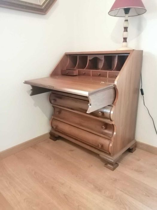 Cómoda/Secretária em Madeira de Castanho