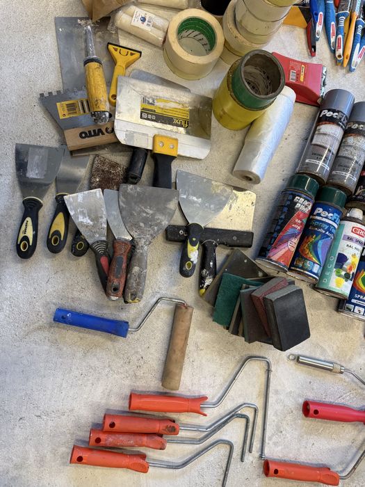 Conjunto de varios produtos para pintor