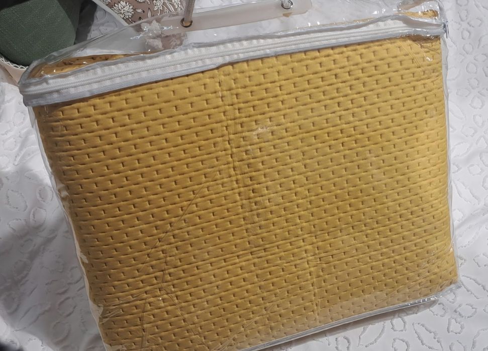 Colcha e 2 capas de almofada
Colcha e 2 capas de almofada 240x260cm
Po