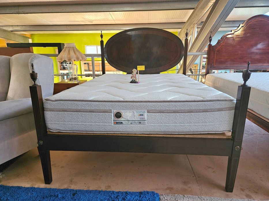 Excelente cama com estrado e colchão Molaflex - óptimo estado geral