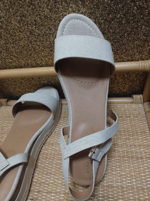 Buty na koturnie