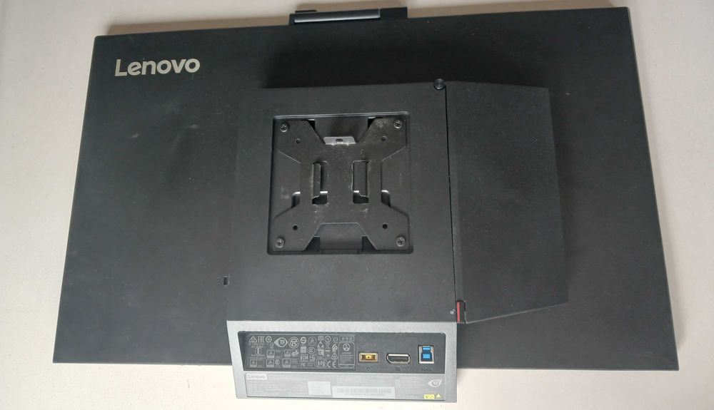 Conjunto All-in-One Lenovo M720q Tiny (i5 9.ª Gen / 16GB / SSD 512GB) + Monitor 23.8" IPS