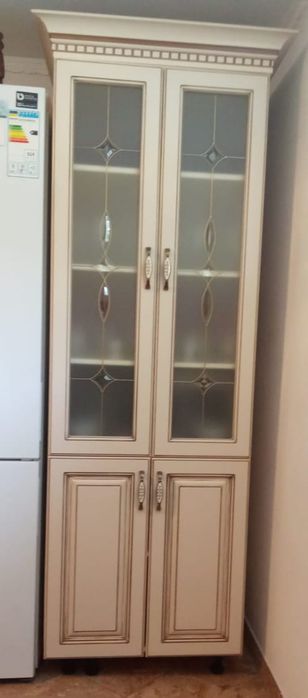 Продам Кухонну шафу-вітрину