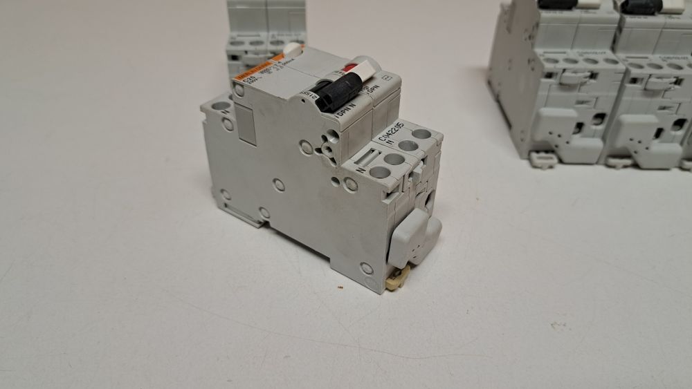 Disjuntores DPN + bloco diferencial vigi - MERLIN GERIN