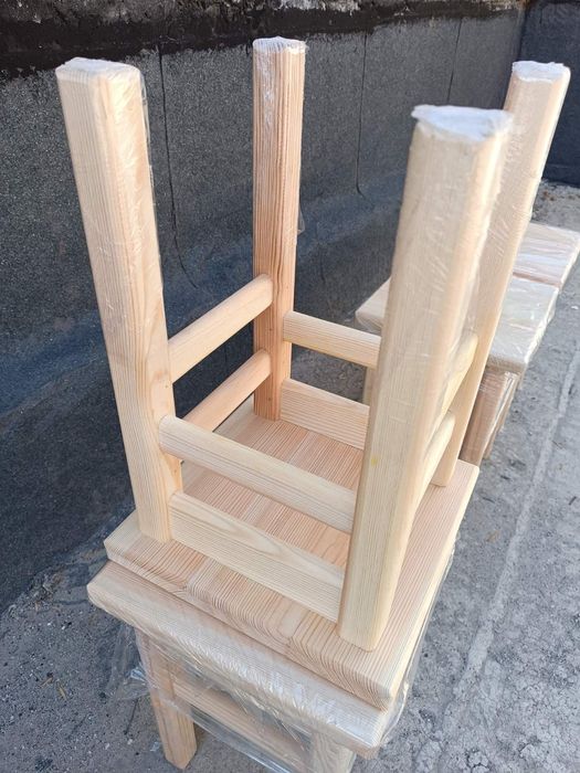 Табурет деревянный