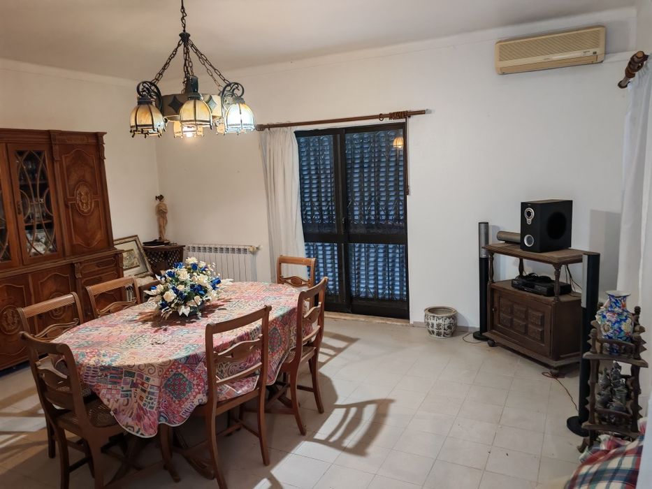 Moradia V4 com 163 M2 e terreno agrícola  com 11.100m2