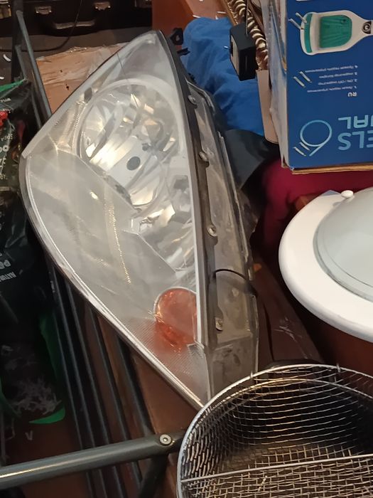 Sprzedam lampy prawie nowe do samochodu do forda fokusa