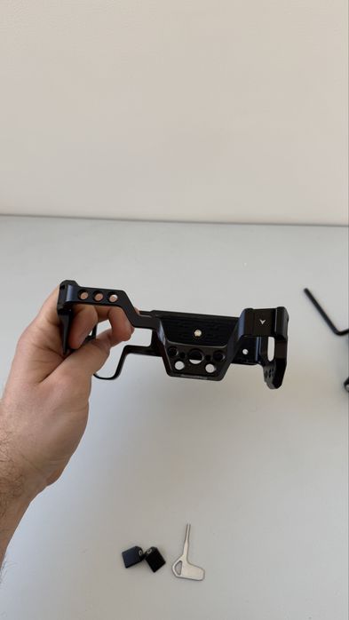 Клітка Smallrig Canon r8 з top handle