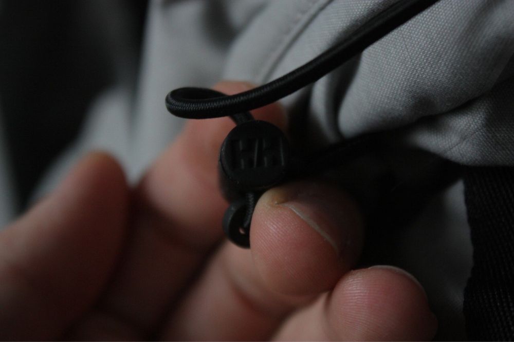парка Helly Hansen дуже тепла і легка