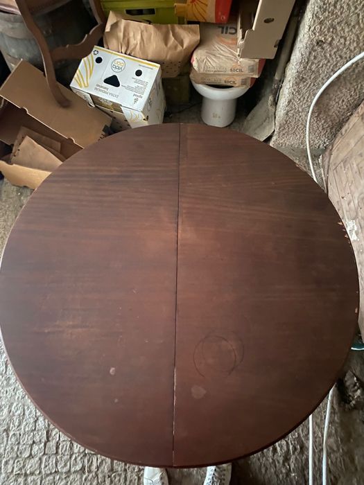 Mesa de sala + 8 Cadeiras em pele