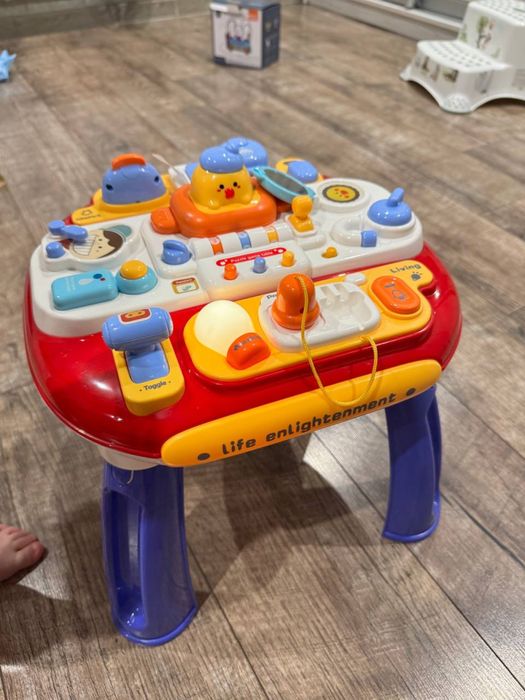 Бізі столик іграшковий