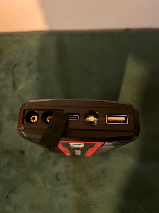 Powerbank do samochodu - Booster + kable Jump Starter, latarka