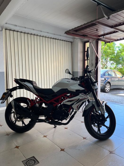 Moto Benelli BN 125