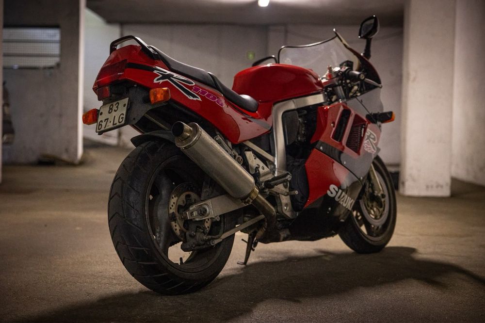 Suzuki GSXR 1100cc, moto antiga com  muito estilo