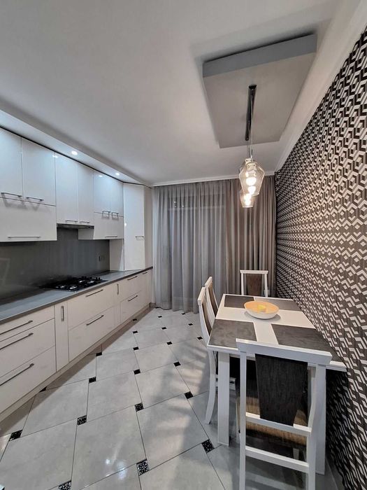 3 к квартира ЖК КАлинова Слобода з авторським ремонтом і коморою