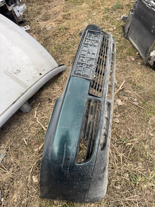 Передній бампер взборі Audi A4 B5 зелений розборка