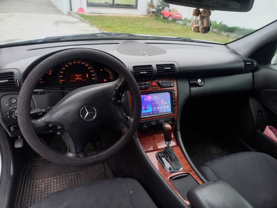 Mercedes C220 impecável