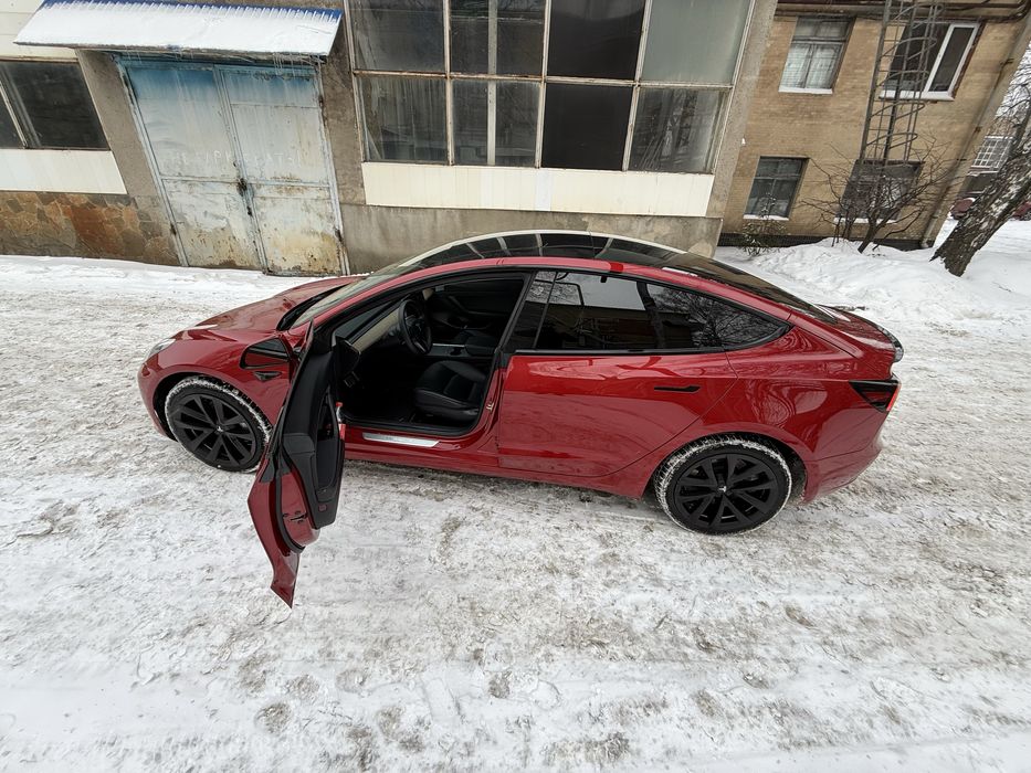 TESLA MODEL 3 (2020 рік)