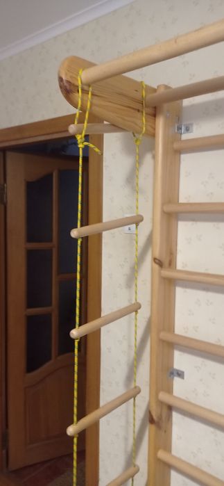 Дитяча спортивна стінка