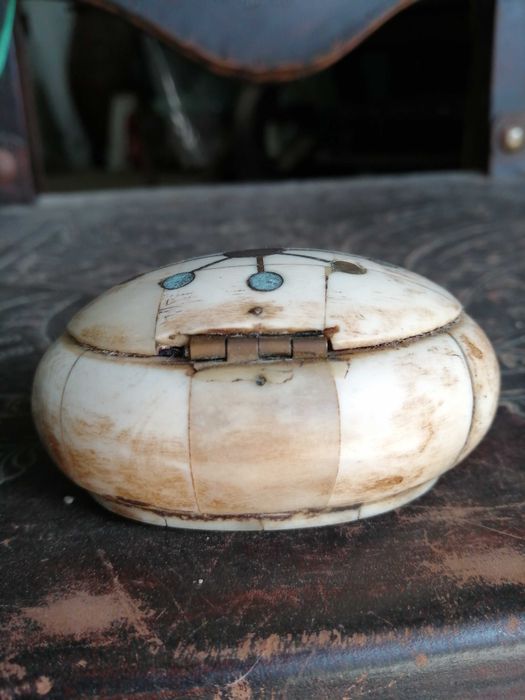 guarda joias pequeno antigo em osso