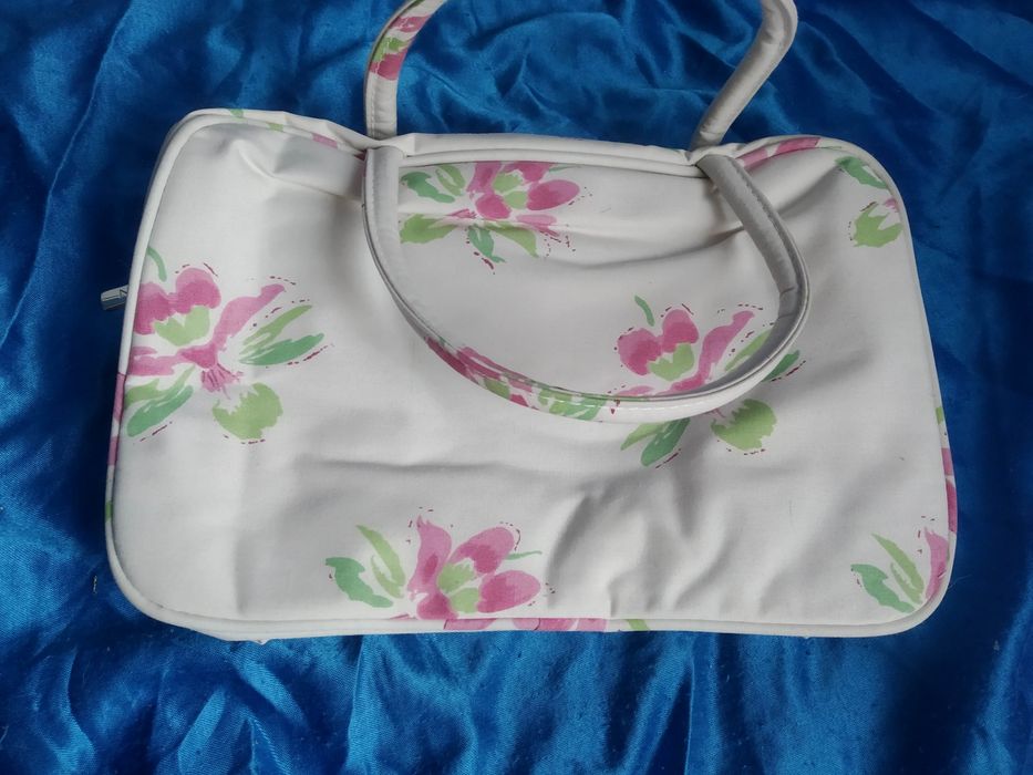 Kosmetyczka kwiaty Avon
