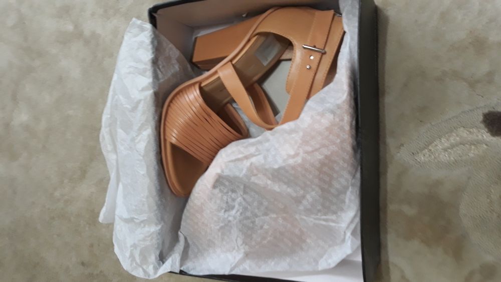 Босоніжки Dolce Vita Nicola 9.5 US,оригінал.