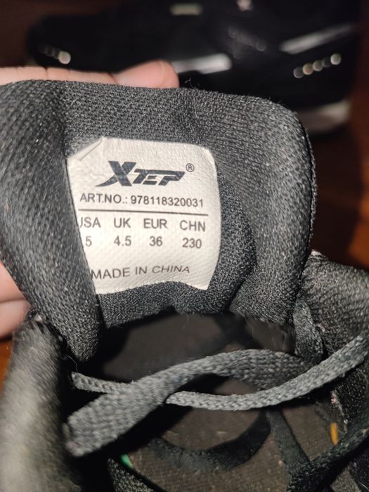 Кросівки Xtep. Майже нові
