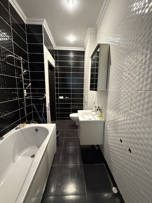 Продам 3-х кімнатну центр