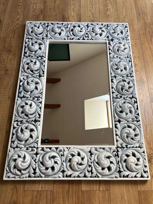 Lustro do salonu ozdobne białe