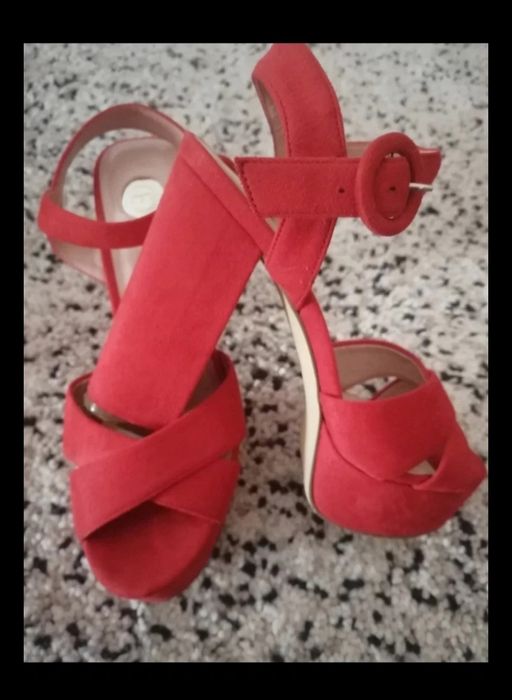 Sapatos de salto alto