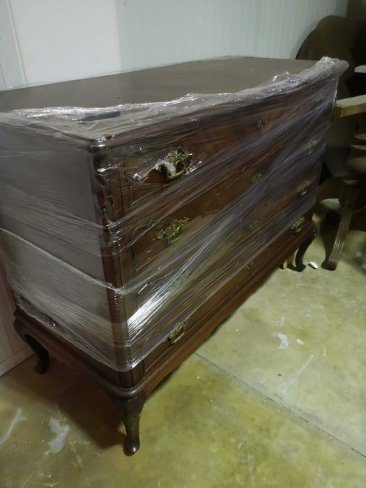 Cómoda antiga estilo Queen Anne