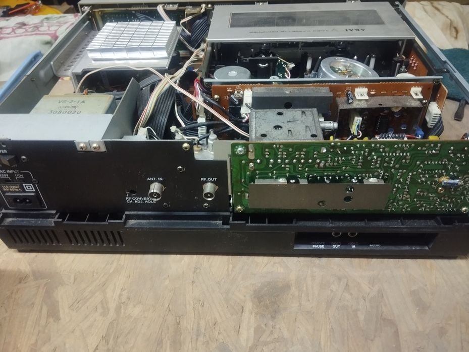 Video gravador Akai vs-2egn ( avaria)