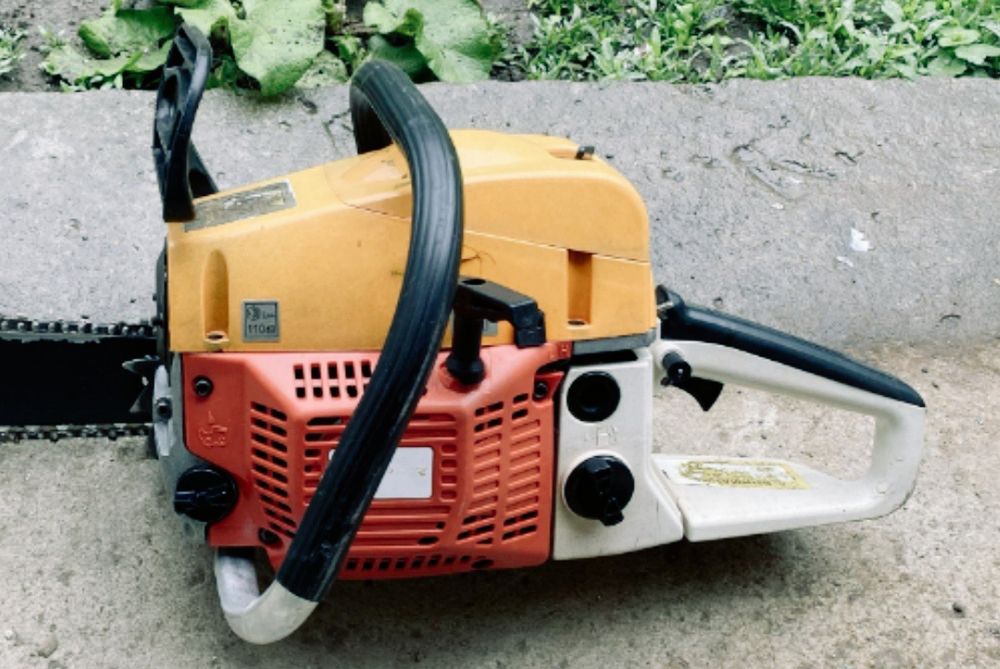 Продам бензопилу