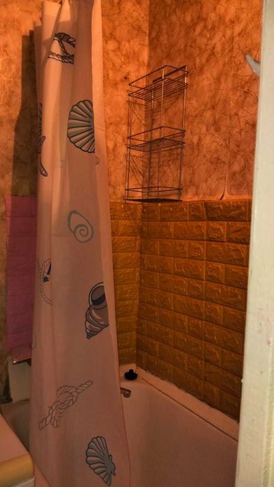 Здається 1 - кімнатна квартира