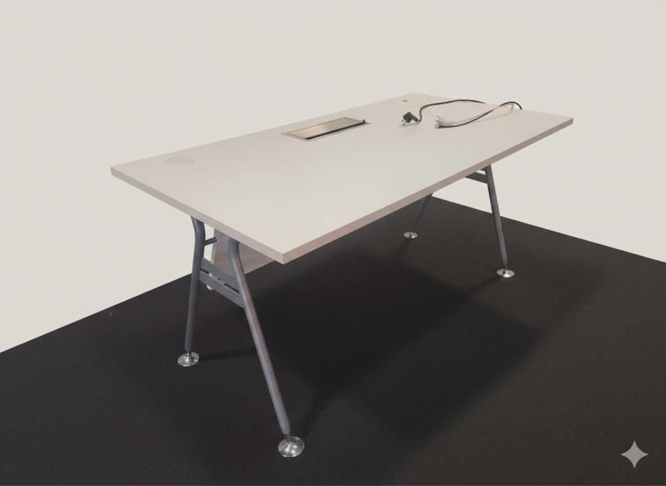 Biurko z mediaportem