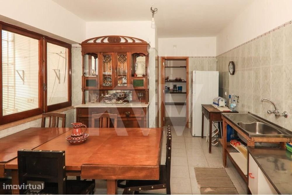 Apartamento T4 com varandas e marquise localizado no centro de Portimã — Portimão, Faro