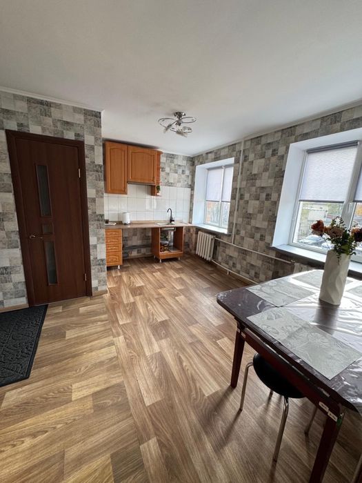 Хостил 24/7 подобово по часово