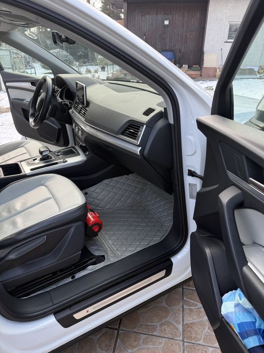 Audi Q 5  z polskiego  salonu sprzedam.