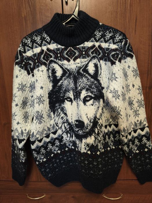 Светр чоловічий з вовком