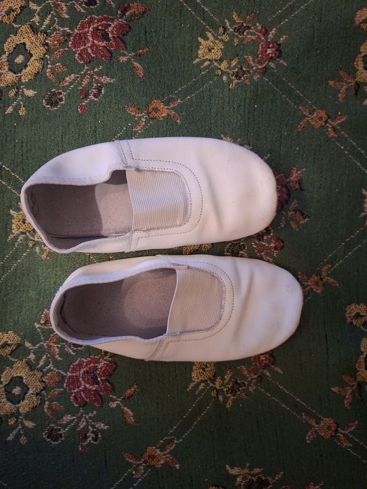 Чешки дитячі білі