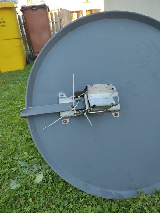 Antena satelitarna z konwerterem