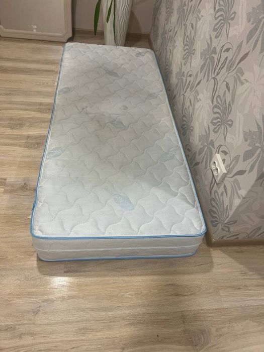 Продам ліжко дитяче з матрацом