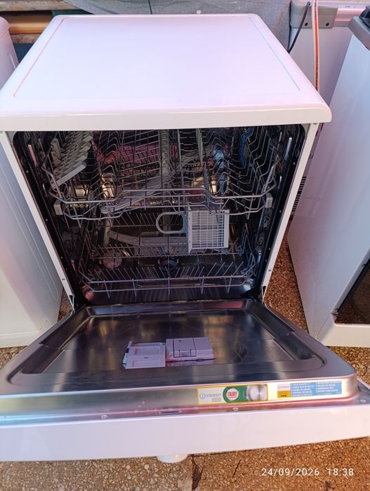 Máquina lavar loiça Indesit
